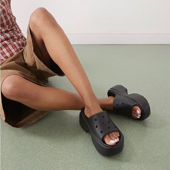Crocs Platform Slides - Picture 1 of 5